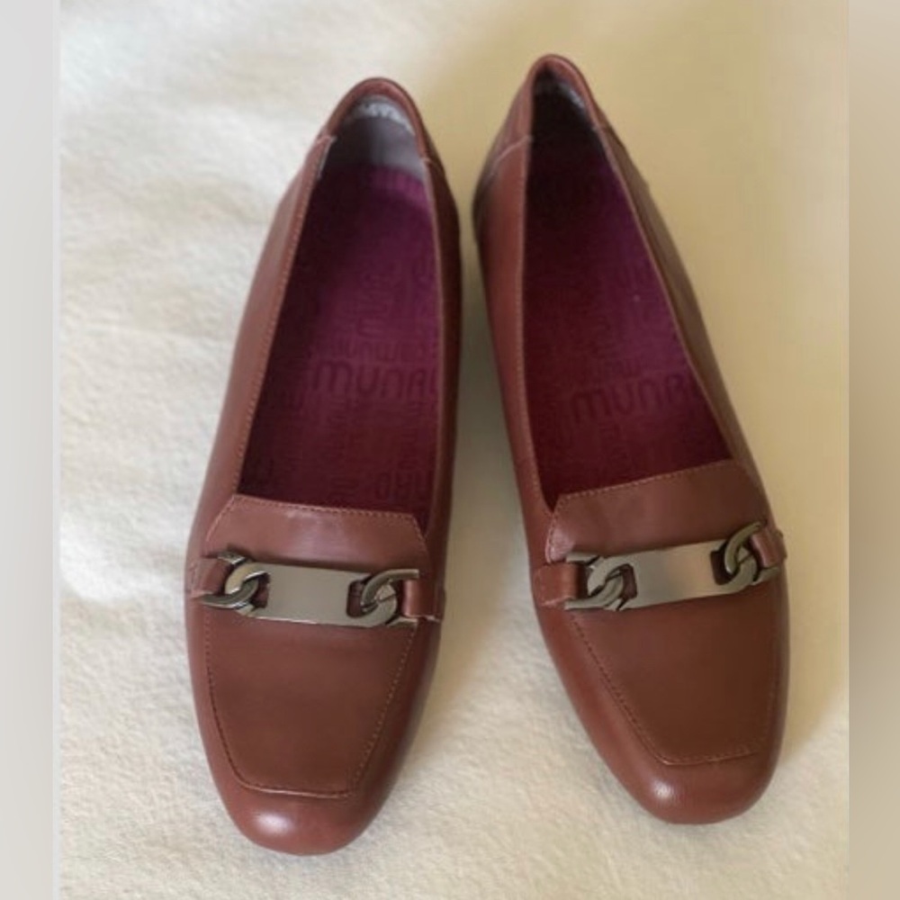 Munro Leather Blair Bit Loafers in Russell Brown Size: 8.5 - Picture 7 of 11